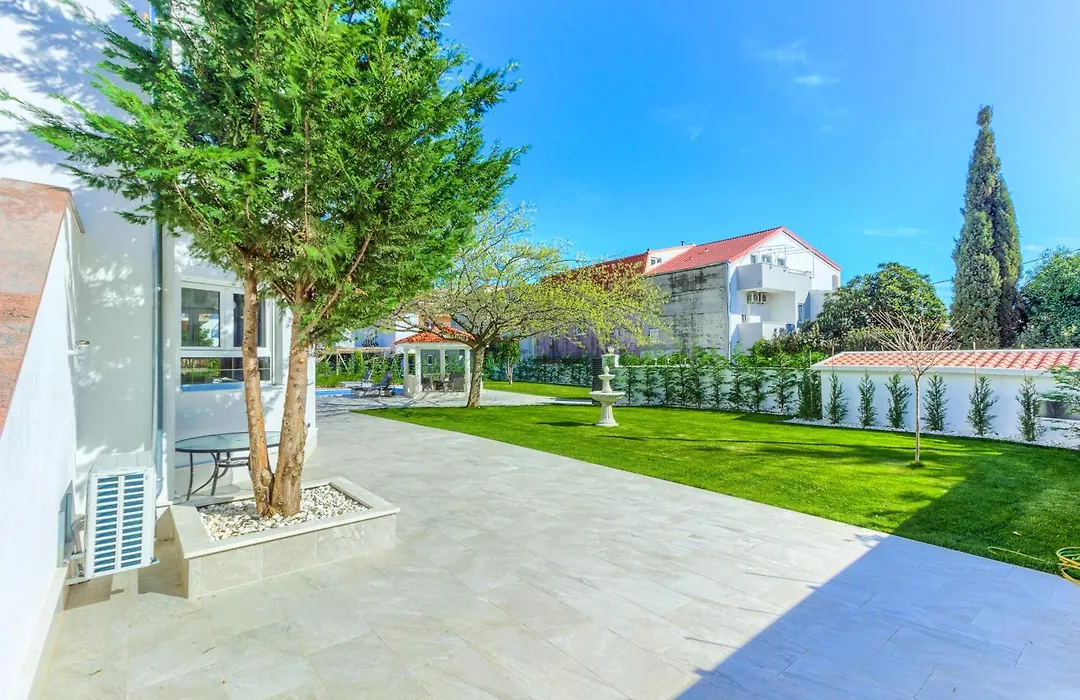 Villa Danica With Heated Pool And Jacuzzi-1