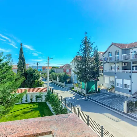 Villa Danica With Heated Pool And Jacuzzi-3